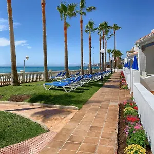 https://apartamentos-perla-marina-nerja.es-andalucia.com